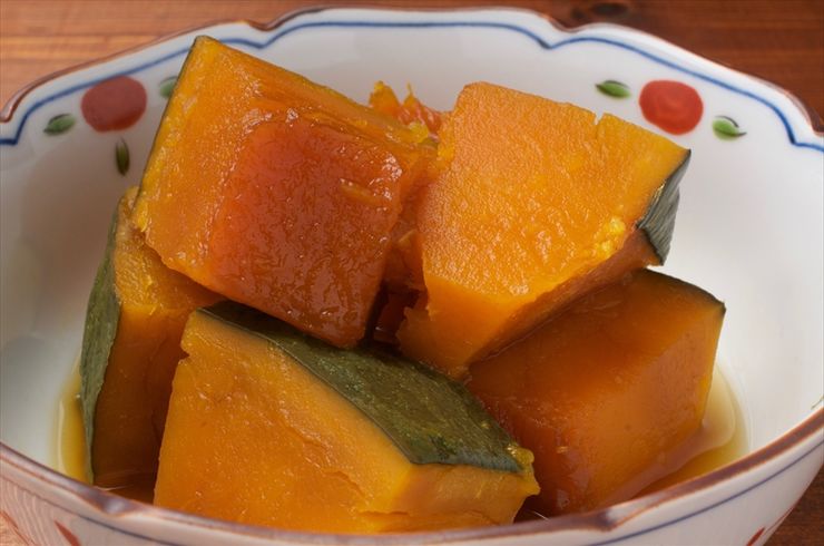 富士市にある当店で惣菜をごゆっくりとお選びいただけます